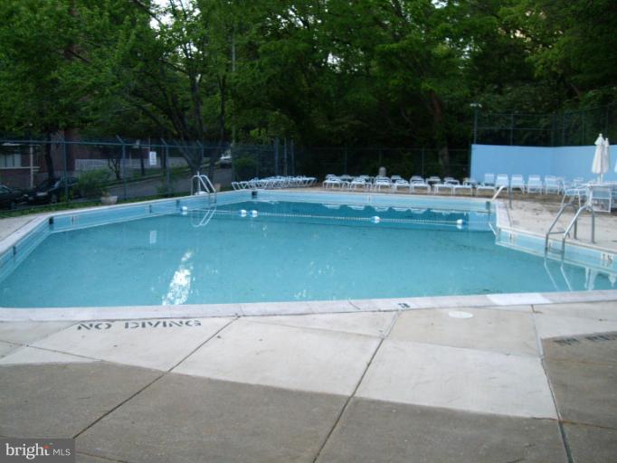 1200 South Arlington Ridge Road, Unit 605 Arlington, VA 22202 - Photo 20 of 23 Outdoor Pool