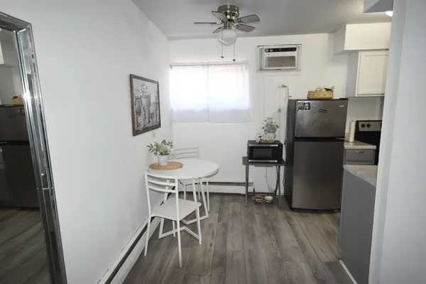 $109,900 | 605 North Wolf Road, Unit B9, Hillside, IL 60162