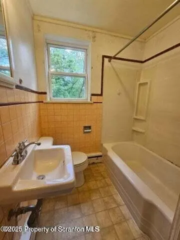 $1,000 | 240 East Grove Street, Unit 4, Clarks Summit, PA 18411