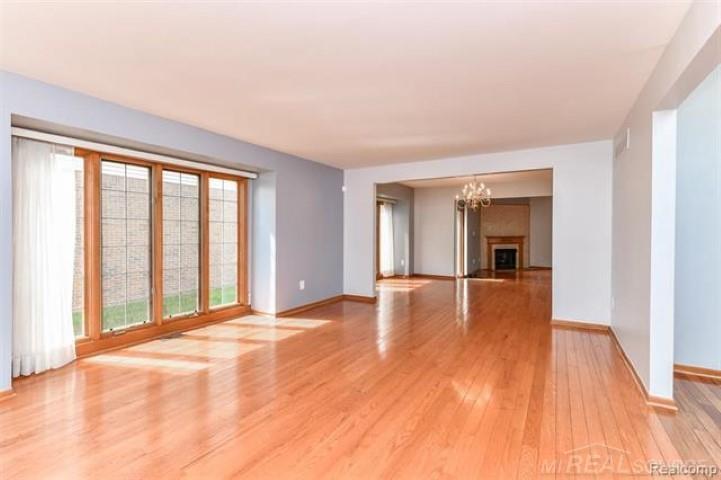 46564 Mornington Road Canton, MI 48188 - Photo 7 of 35
