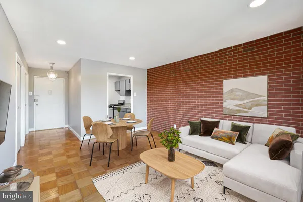 $1,600 | 1900 Lyttonsville Road, Unit 1101, Silver Spring, MD 20910