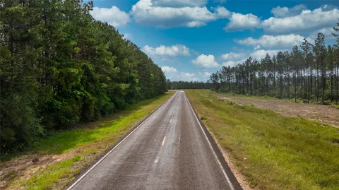 a view of a yard with a fountain
