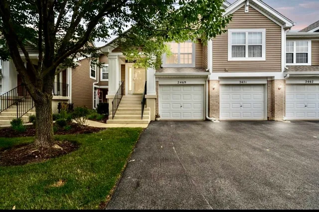 $2,550 | 2469 Wilton Lane, Unit 2469, Aurora, IL 60502