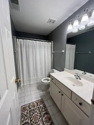 $2,550 | 2469 Wilton Lane, Unit 2469, Aurora, IL 60502