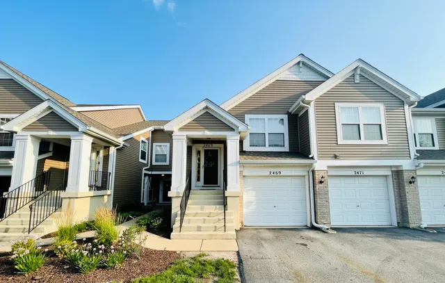 $2,550 | 2469 Wilton Lane, Unit 2469, Aurora, IL 60502