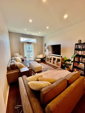 $2,550 | 2469 Wilton Lane, Unit 2469, Aurora, IL 60502