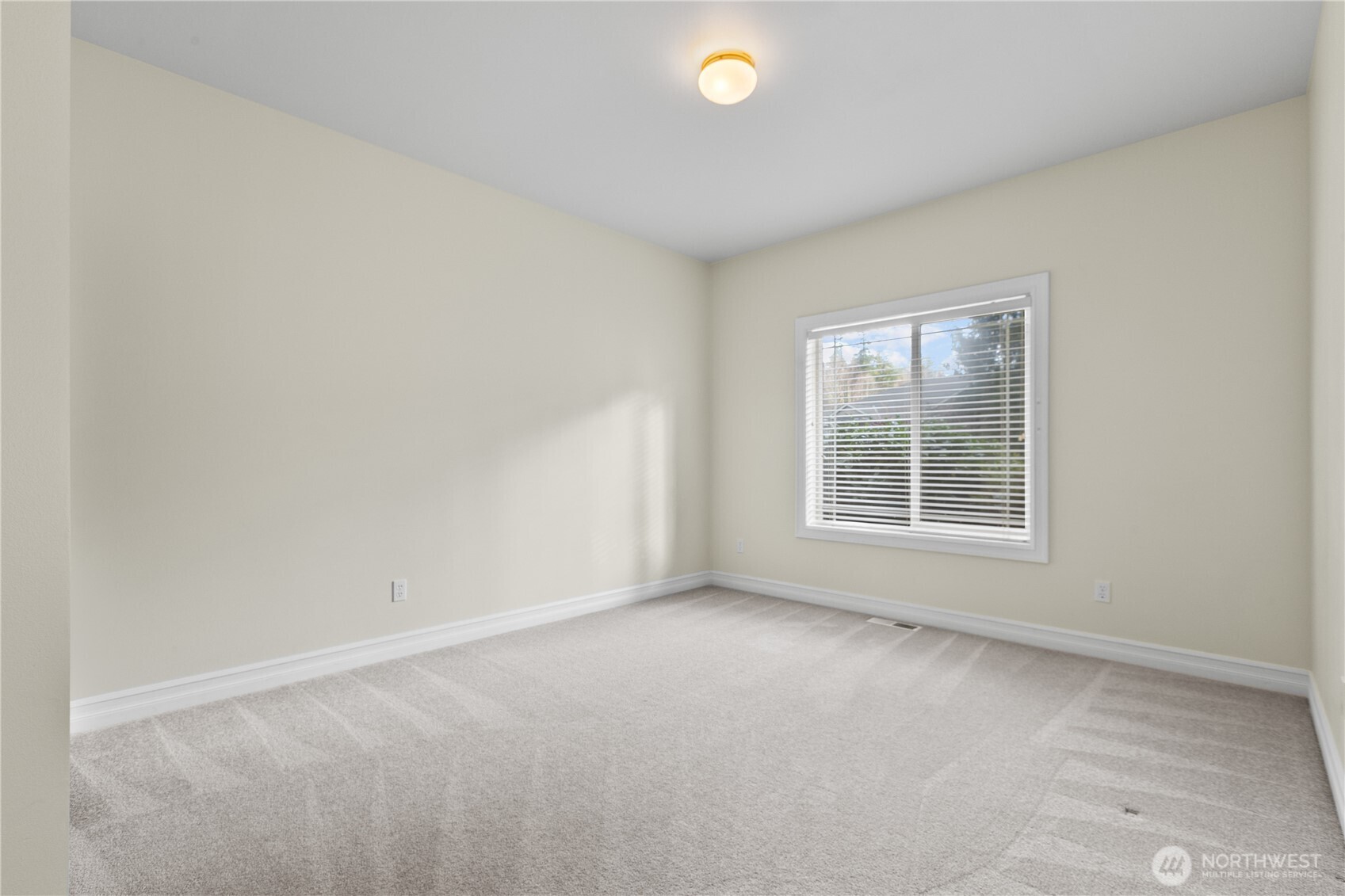 13796 Seaview Way Anacortes, WA 98221 - Photo 20 of 39 an empty room with a window
