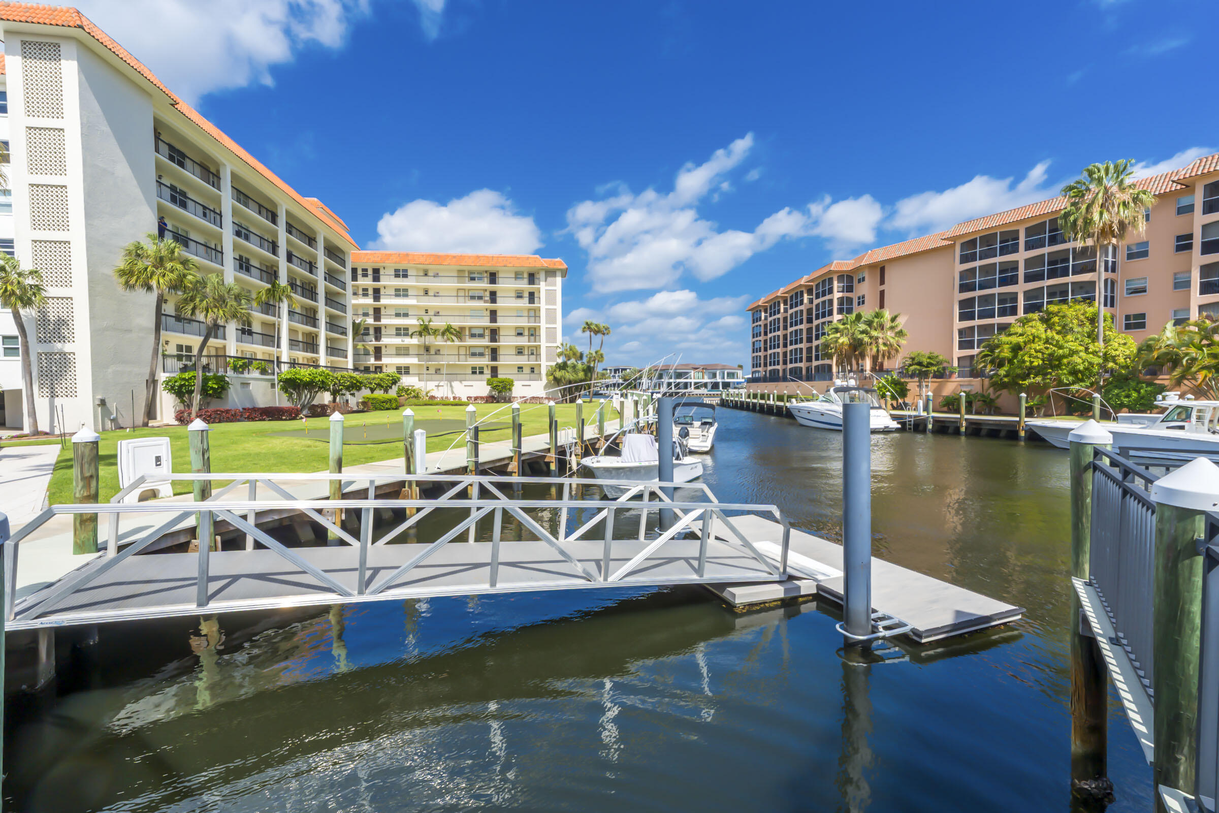 2871 North Ocean Boulevard, Unit C307 Boca Raton, FL 33431 - Photo 12 of 18 Kayake Launch