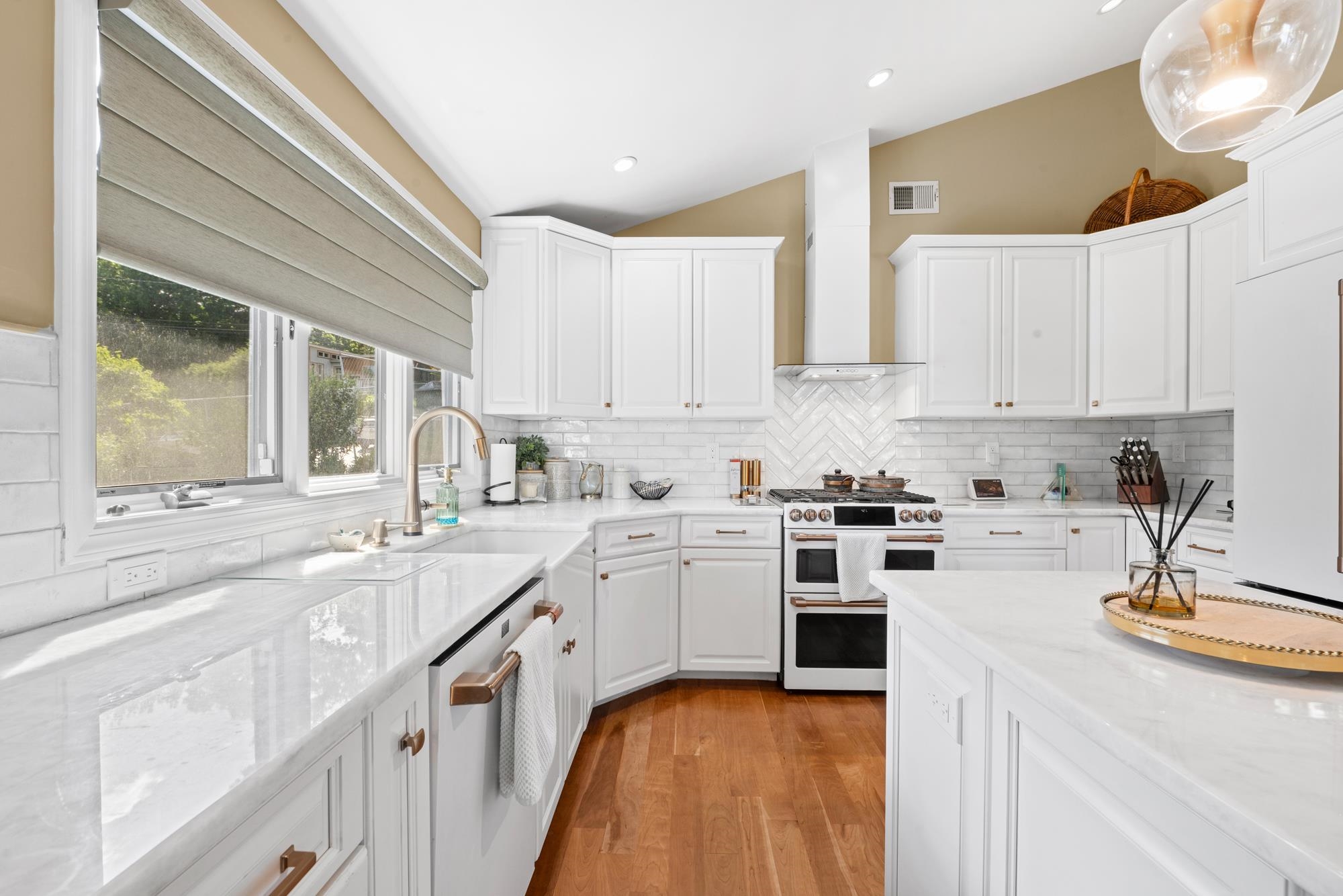 31 Colony Road Edgewater, NJ 07020 - Photo 10 of 42 Gallery Image 10