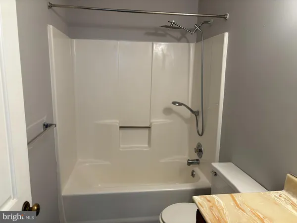 $1,895 | 305 West Spruce Street, New Holland, PA 17557
