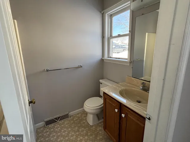 $2,000 | 305 West Spruce Street, New Holland, PA 17557