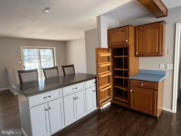 $1,895 | 305 West Spruce Street, New Holland, PA 17557