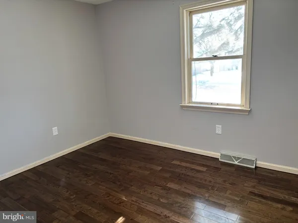 $1,895 | 305 West Spruce Street, New Holland, PA 17557