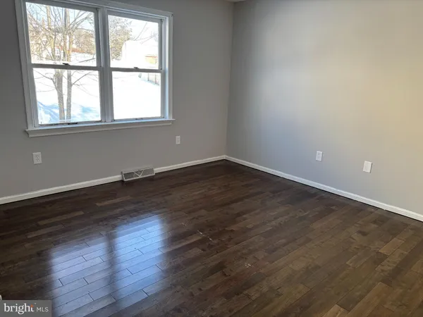 $1,895 | 305 West Spruce Street, New Holland, PA 17557