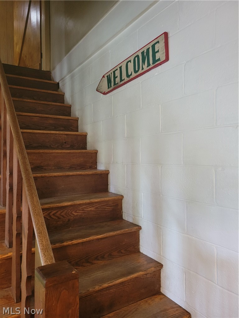 7357 Westview Road Kent, OH 44240 - Photo 24 of 30 View of stairs