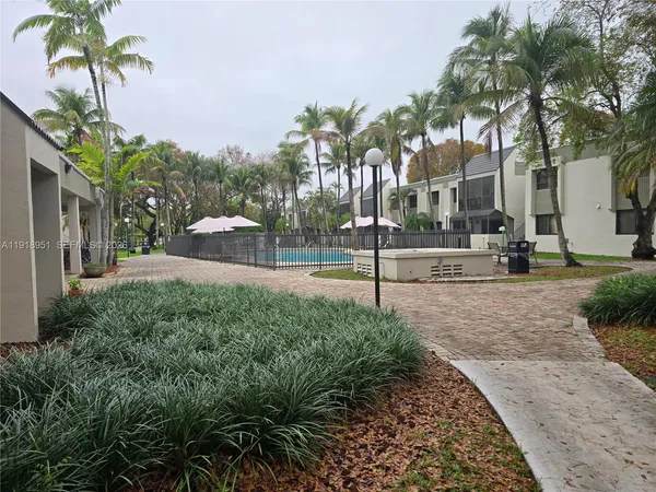 $2,500 | 7925 Southwest 104th Street, Unit 201E, Miami, FL 33156