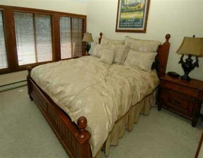 4770 Big Horn Road, Unit J3 Vail, CO 81657 - Photo 6 of 8 a bed sitting in a bedroom next to a window