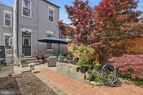 $1,100,000 | 721 10th Street Northeast, Washington, DC 20002