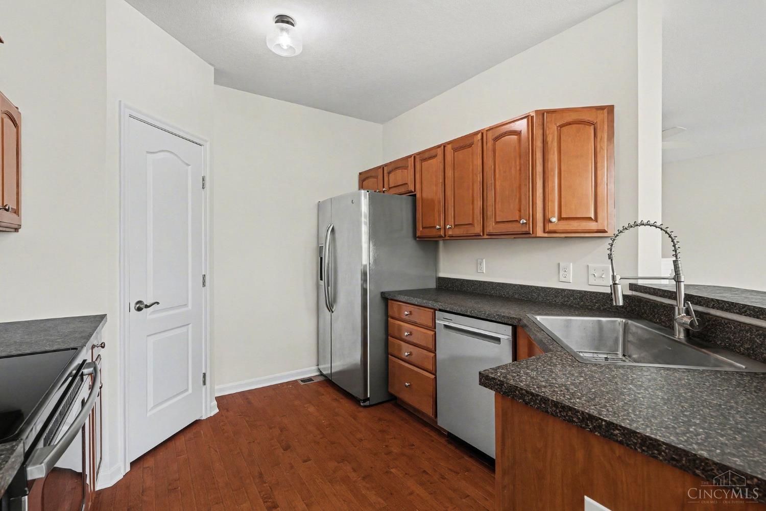 8058 Bridge Point Drive Cincinnati, OH 45248 - Photo 5 of 27