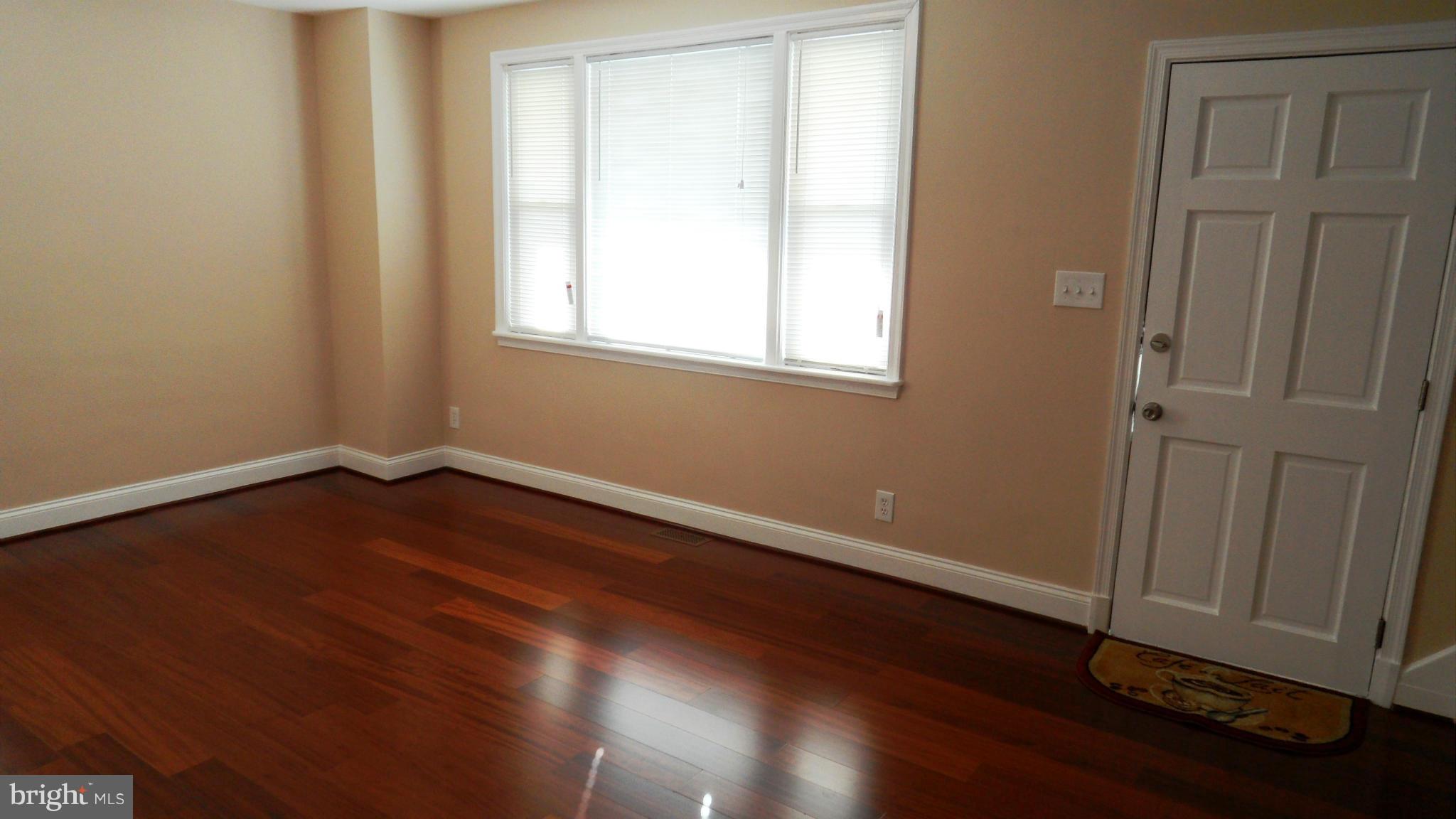 3301 Fairview Road Baltimore, MD 21207 - Photo 3 of 30 Living Room