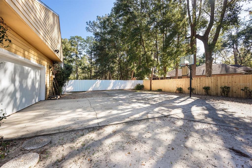3811 Southwest 82nd Street Gainesville, FL 32608 - Photo 5 of 24