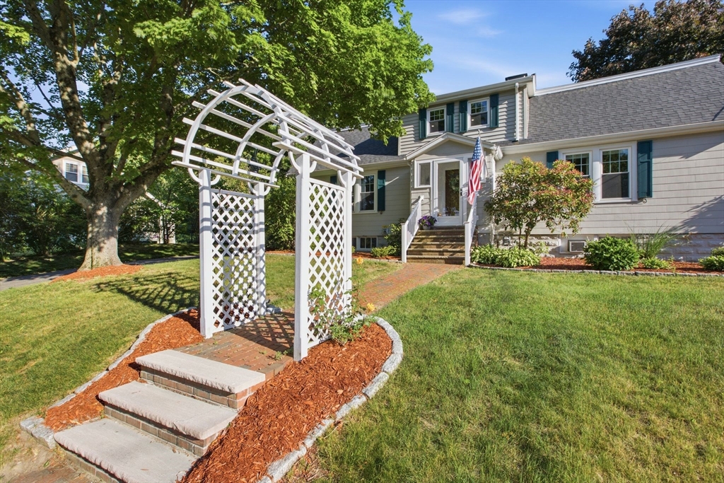 79 Orange Street Reading, MA 01867 - Photo 4 of 42