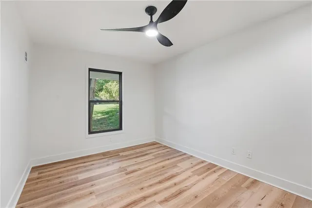 $455,000 | 527 Lancelot Drive, Liberty, MO 64068