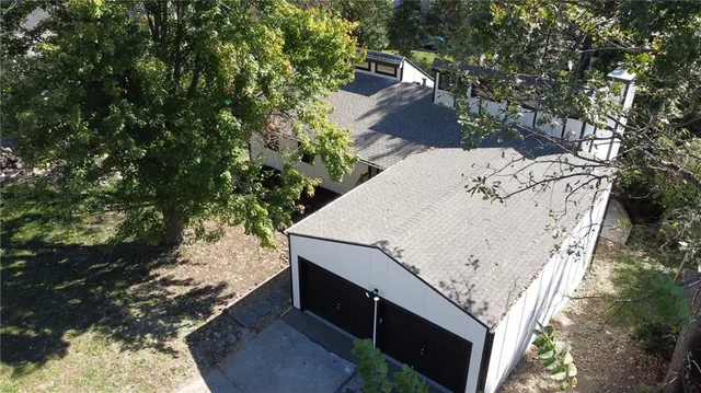 $455,000 | 527 Lancelot Drive, Liberty, MO 64068