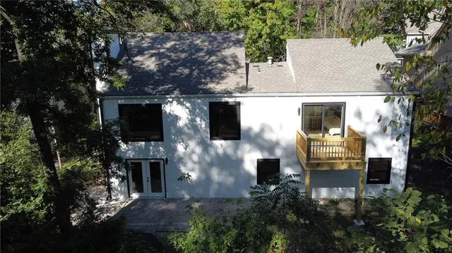 $455,000 | 527 Lancelot Drive, Liberty, MO 64068