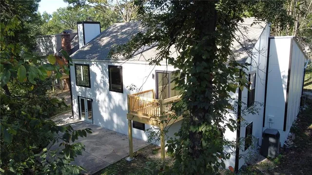 $455,000 | 527 Lancelot Drive, Liberty, MO 64068