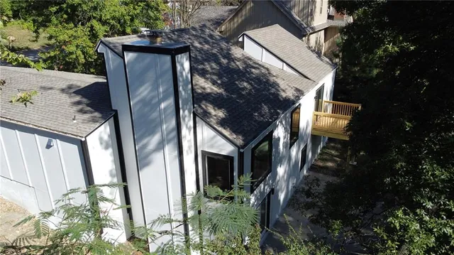 $455,000 | 527 Lancelot Drive, Liberty, MO 64068