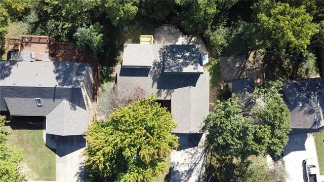 $455,000 | 527 Lancelot Drive, Liberty, MO 64068