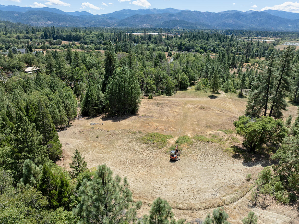 360 Sparky Way Cave Junction, OR 97523 - Photo 5 of 20 DJI_20250731122435_0453_D copy