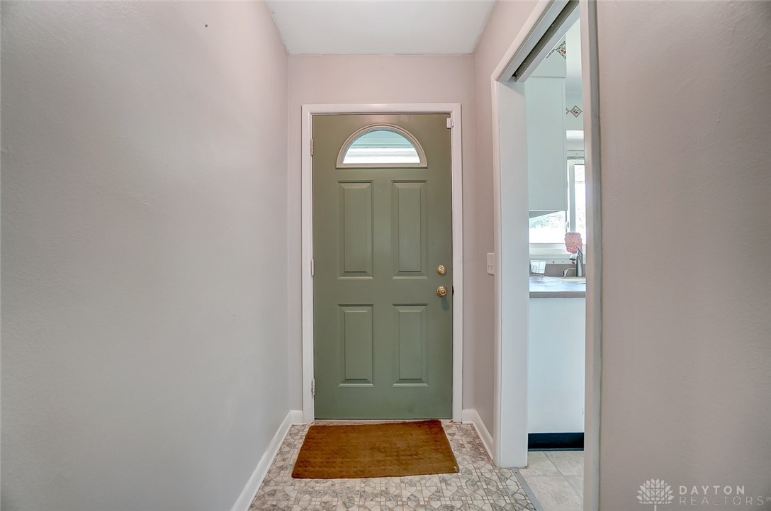 4255 Maxlin Road Kettering, OH 45429 - Photo 3 of 34