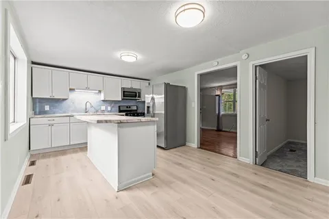 $199,900 | 9217 Oak Street, Kansas City, MO 64114