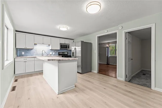 $199,900 | 9217 Oak Street, Kansas City, MO 64114