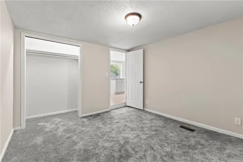 $199,900 | 9217 Oak Street, Kansas City, MO 64114