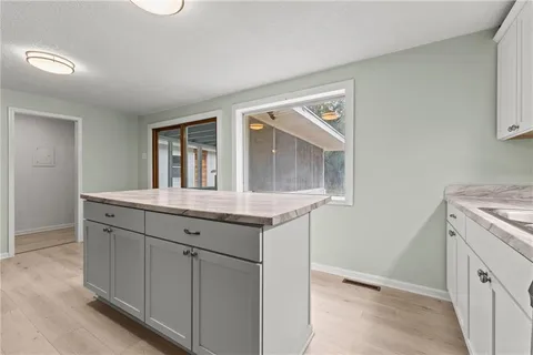 $199,900 | 9217 Oak Street, Kansas City, MO 64114