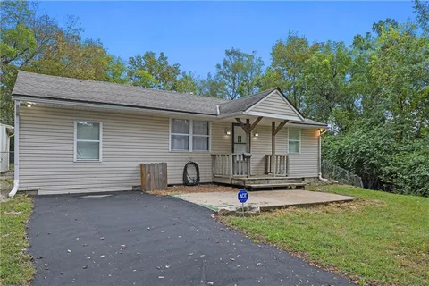$199,900 | 9217 Oak Street, Kansas City, MO 64114