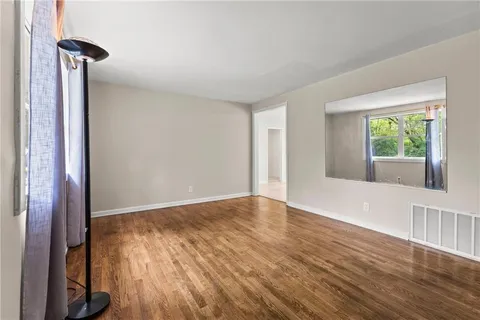 $199,900 | 9217 Oak Street, Kansas City, MO 64114