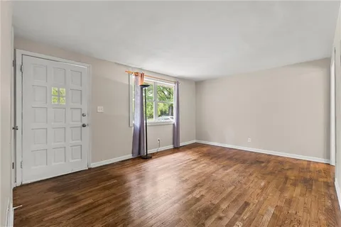 $199,900 | 9217 Oak Street, Kansas City, MO 64114