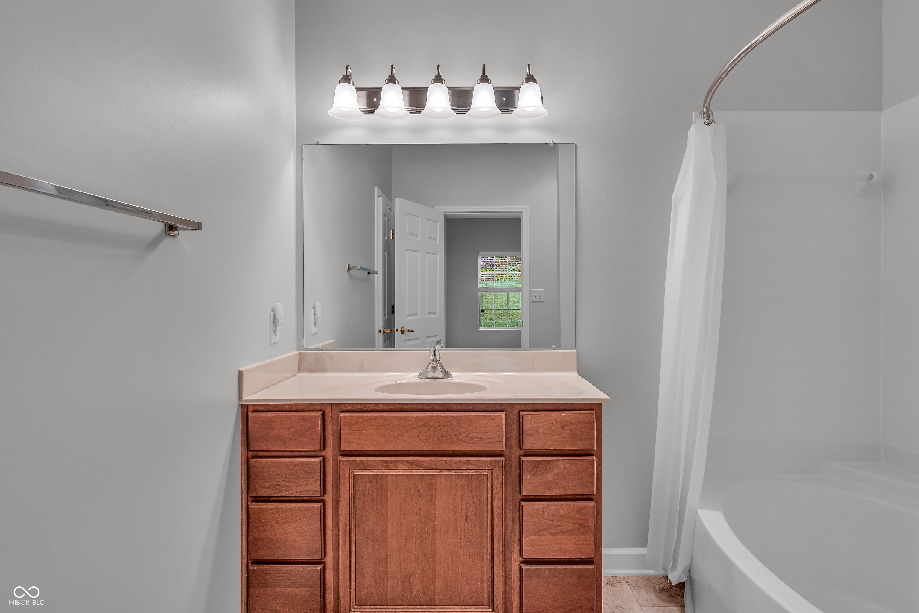 1065 Falcon Ridge Carmel, IN 46280 - Photo 13 of 30 Gallery Image 13