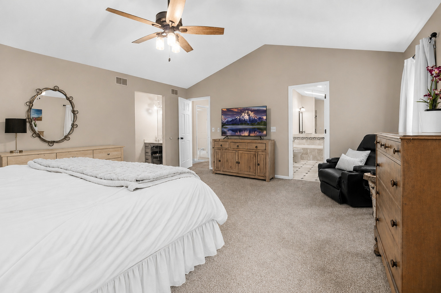 1611 Conan Doyle Road Naperville, IL 60564 - Photo 15 of 52 Gallery Image 15