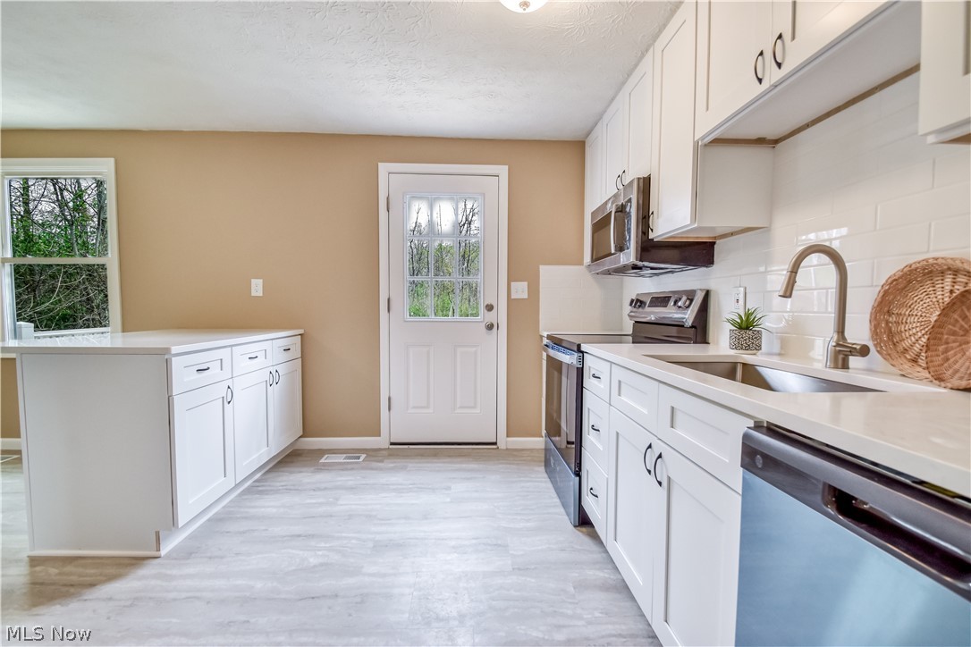 6996 Roe Boulevard Madison, OH 44057 - Photo 7 of 38