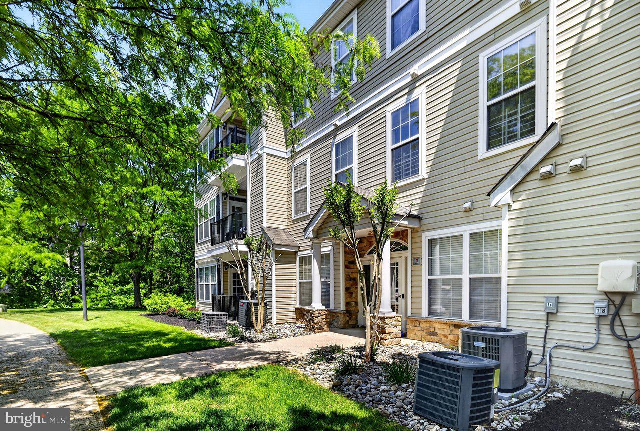 23 Kyle Way Ewing, NJ 08628 - Photo 2 of 30