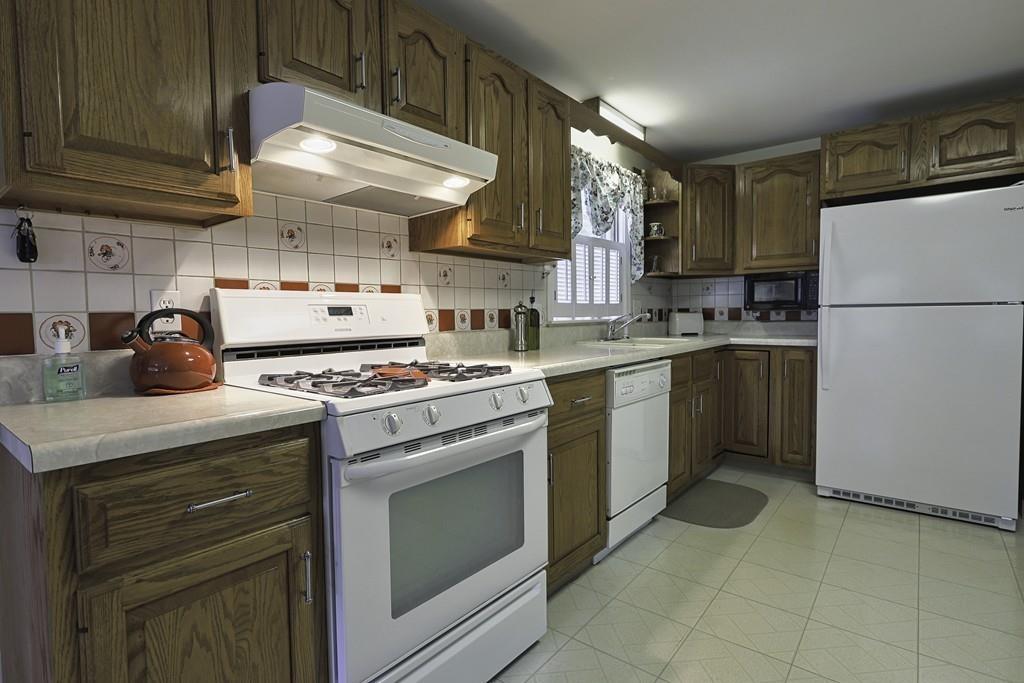 5 Marilyn Road Billerica, MA 01821 - Photo 7 of 34