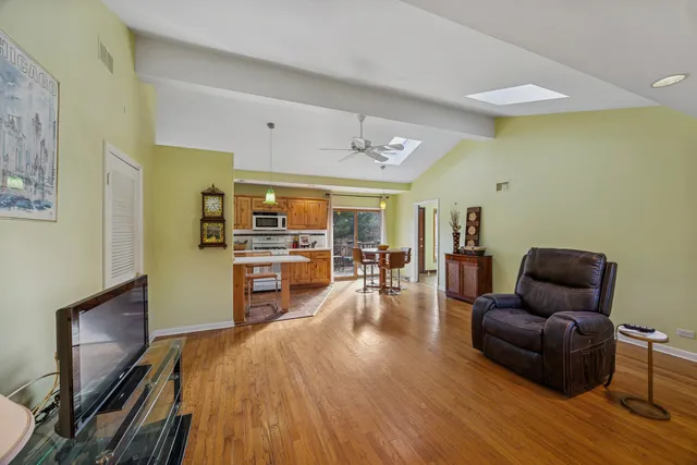 $310,000 | 1723 Oak Lane Road, Flossmoor, IL 60422