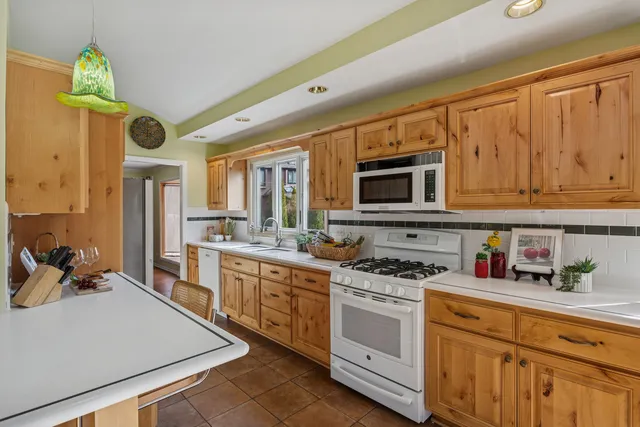 $310,000 | 1723 Oak Lane Road, Flossmoor, IL 60422