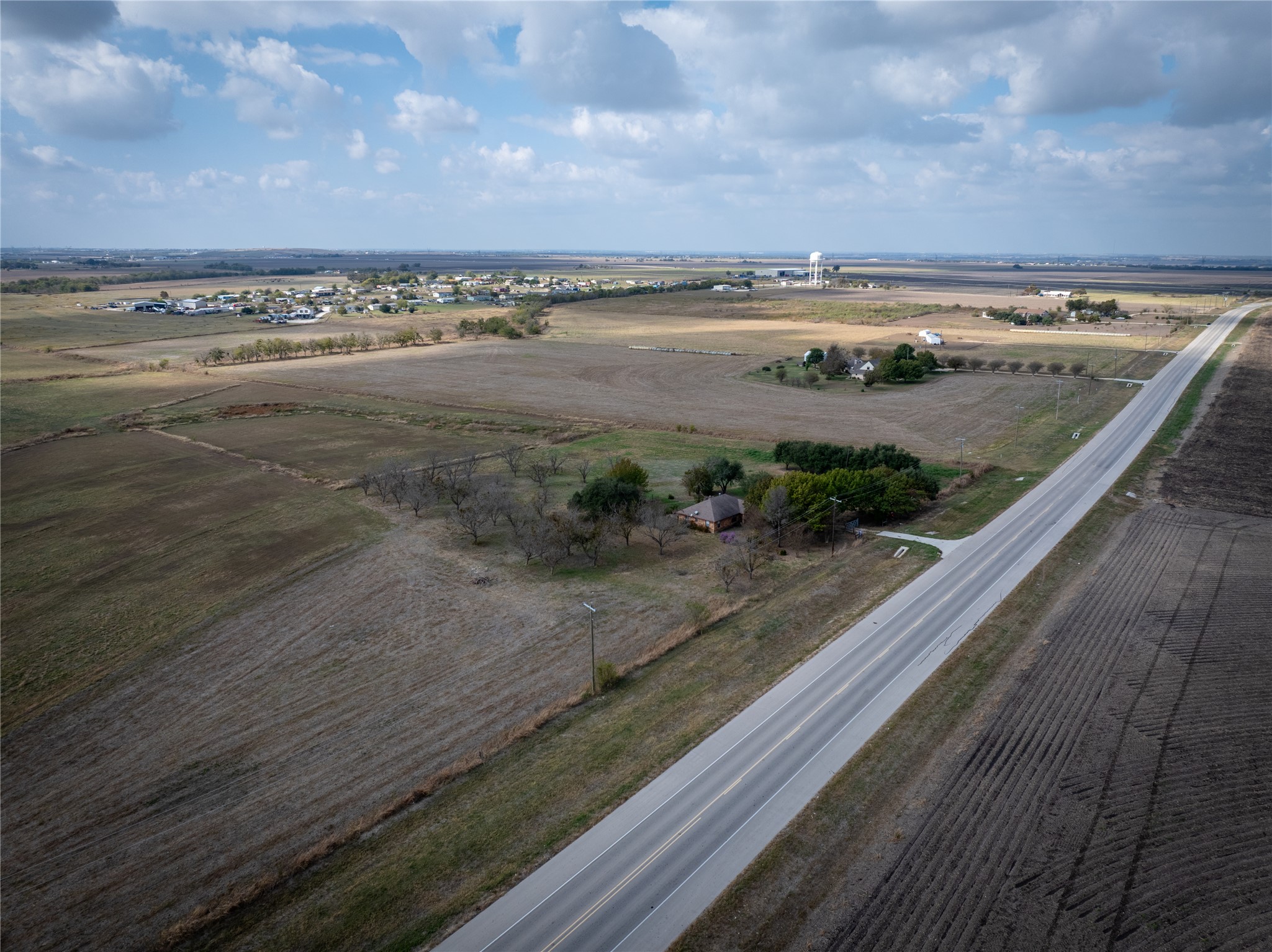 4100 County Road 101 Taylor, TX 76574 - Photo 2 of 17 a view of a ocean from a balcony