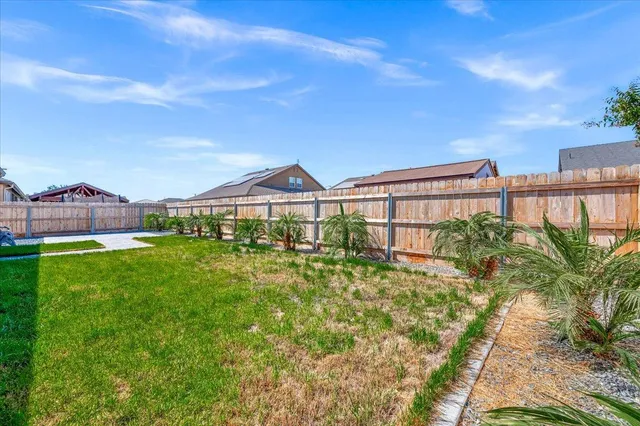 $549,999 | 1936 South Red Rock Drive, Hanford, CA 93230